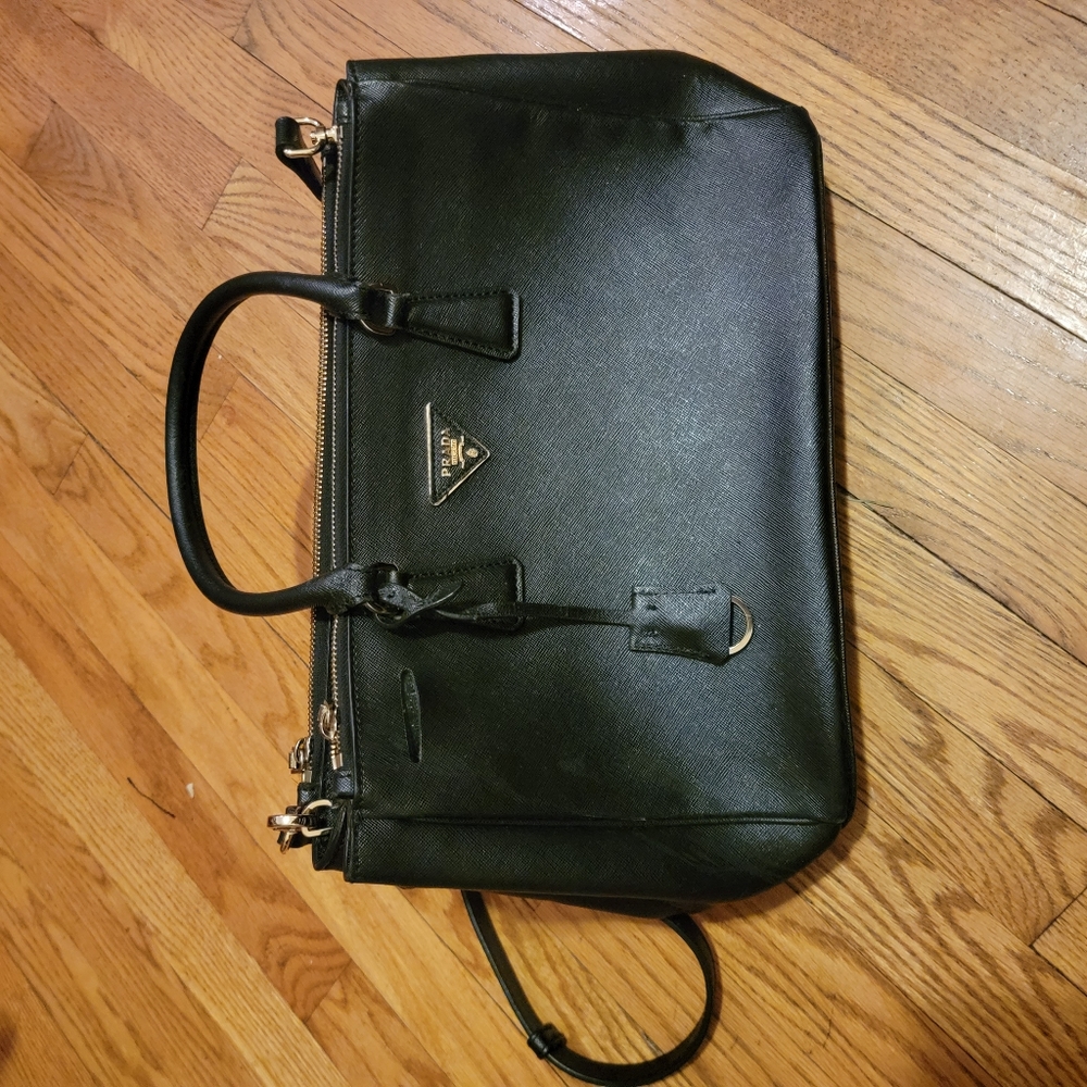 Prada for sell - Picture 6 of 8